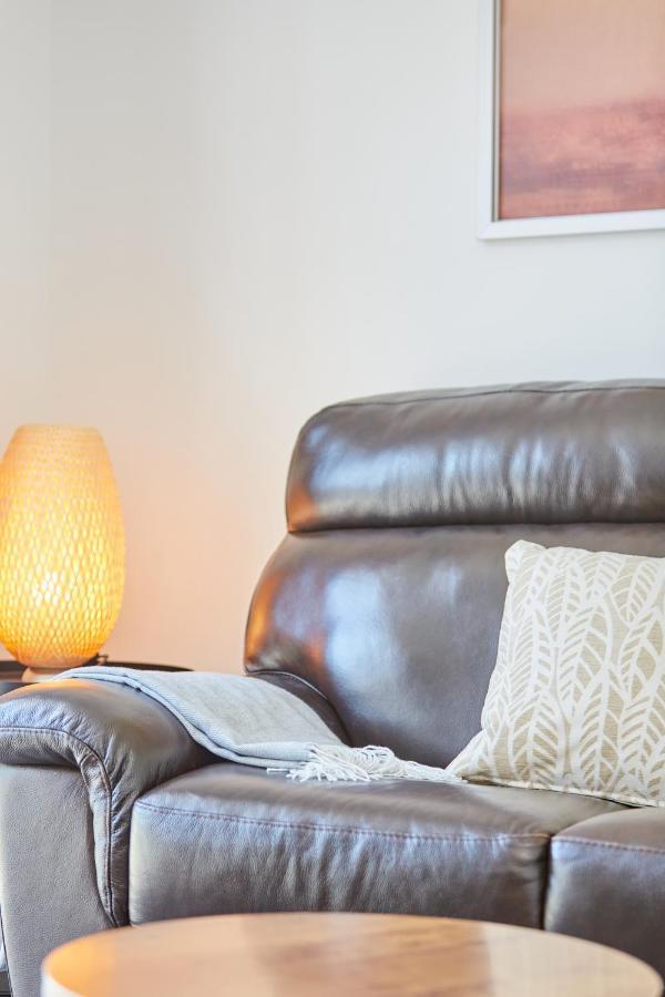 Cosy,Modern And Relaxing 3 Bedroom House With Parking Manchester Bagian luar foto