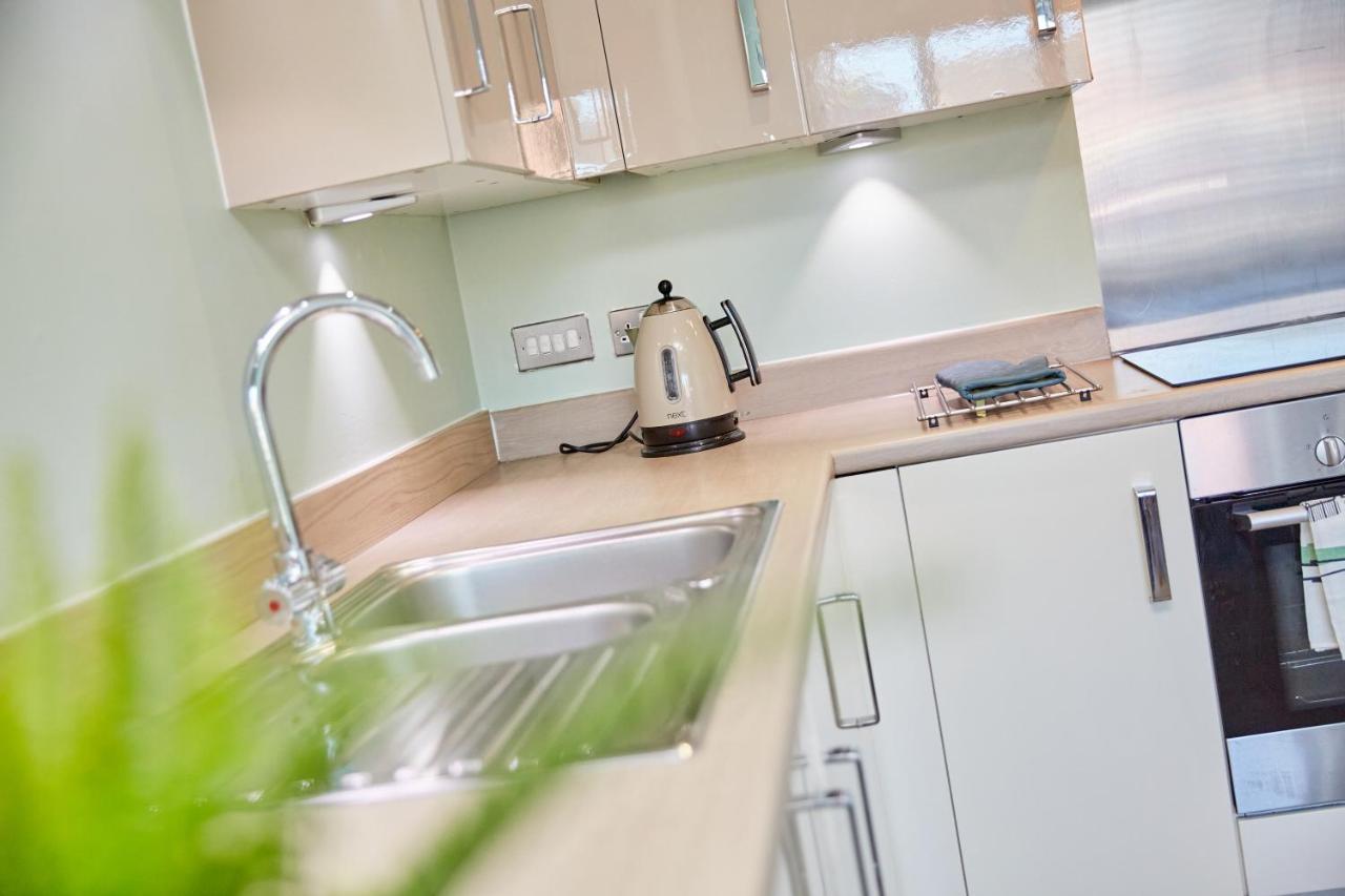 Cosy,Modern And Relaxing 3 Bedroom House With Parking Manchester Bagian luar foto